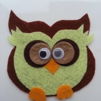 chouette /hibou en feutrine jaune et marron  80*80mm