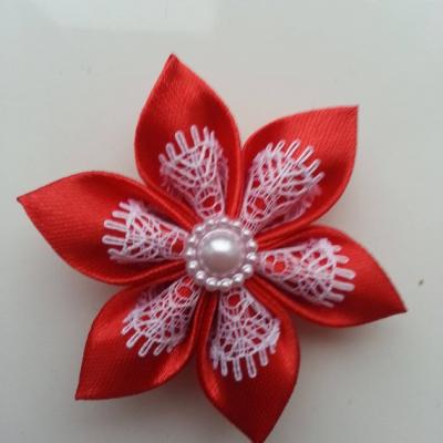 Fleur satin rouge et dentelle blanc 5cm