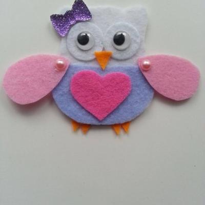 chouette /hibou en feutrine mauve , blanc et rose   95*70mm