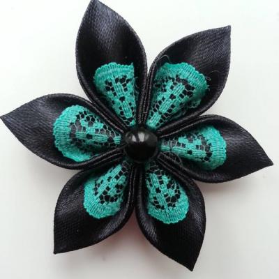 Fleur satin noire et dentelle verte  5cm