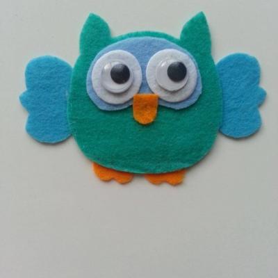 chouette /hibou en feutrine bleu  90*65 mm