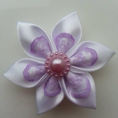 Fleur satin blanc et dentelle mauve  5cm