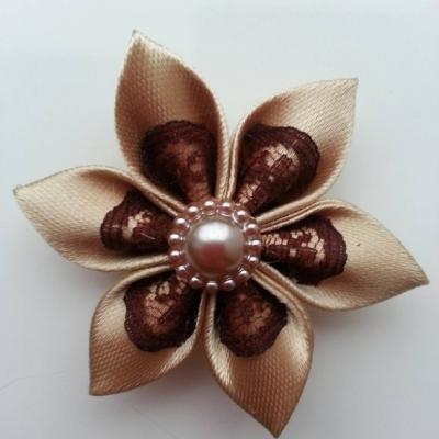 Fleur satin beige et dentelle marron 5cm