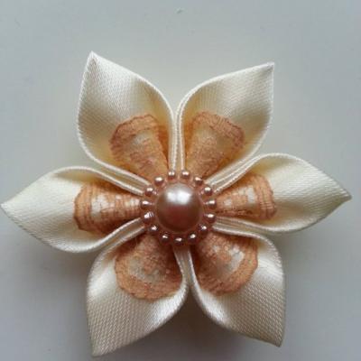 Fleur satin ivoire et dentelle beige  5cm