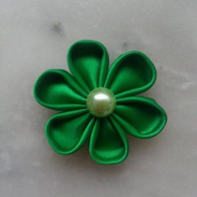 Fleur de satin 5 cm pétales ronds vert sapin