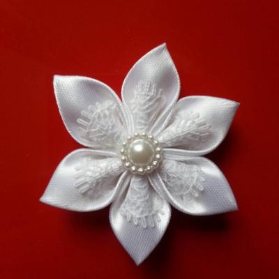 Fleur satin blanc et dentelle blanc  4 et 5cm