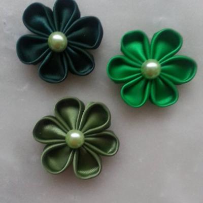 lot de 3 fleurs tissu de satin dans les tons vert 5cm