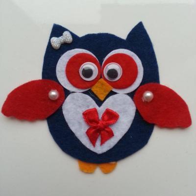 chouette /hibou en feutrine bleu marine rouge et blanc   105*85mm