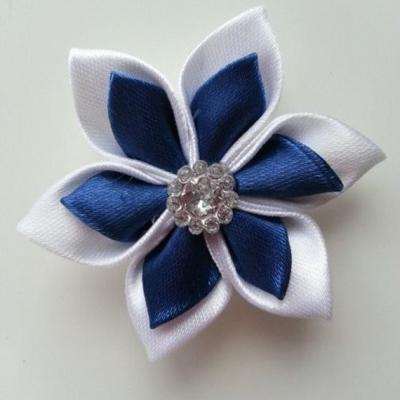 Fleur double en satin blanc et bleu marine   5cm