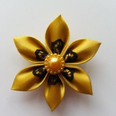 Fleur satin jaune moutarde et dentelle noire 5cm