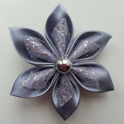 Fleur satin gris et organza pailleté  blanc 5cm