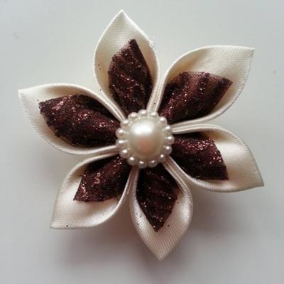 Fleur satin ivoire et organza pailleté  marron 5cm