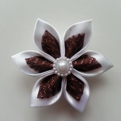 Fleur satin blanche et organza pailleté marron  5cm