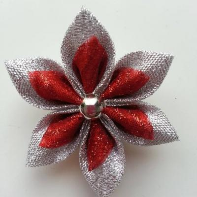 Fleur tissu argent et organza pailleté  rouge 5cm