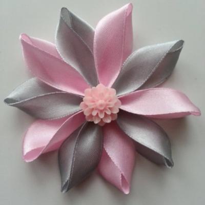 Fleur de satin bicolore 7,5cm grise et rose
