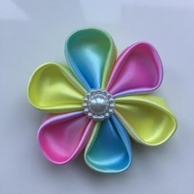 Fleur satin arc en ciel 5cm pétales ronds