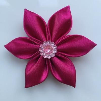 Fleur satin unie rose fuchsia  5cm pétales pointus