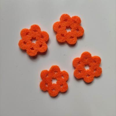 lot de 4 fleurs en feutrine orange 30mm (1)