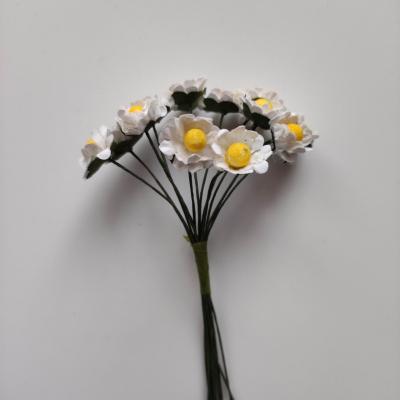 12 petites fleurs  marguerite ivoire sur tige 20 mm
