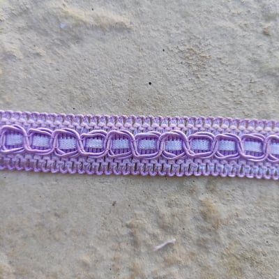 1 morceau de 1.95m ruban de passementerie mauve et blanc  largeur 20mm