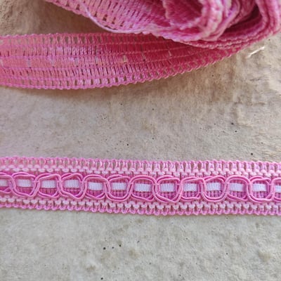 1 morceau de 2.8m ruban de passementerie rose et blanc  largeur 20mm