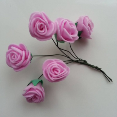 Lot de 6 roses  en mousse  2.5cm sur tige rose