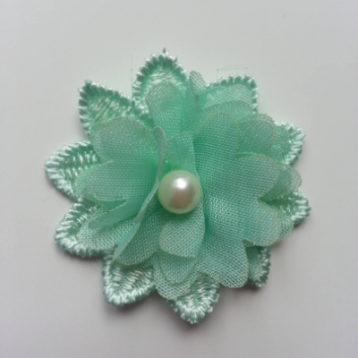 Fleur en dentelle et fleur en mousseline 45 mm vert pastel