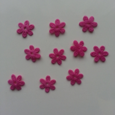 Lot de 10  fleurs  en feutrine 15 mm rose fuchsia