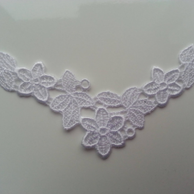 Applique dentelle  collier blanc 10.5*6cm