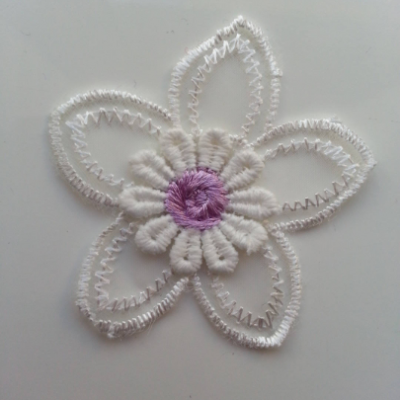 Double fleur en dentelle   50mm blanche et mauve