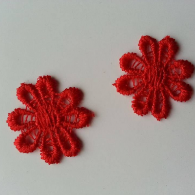 Lot de 2 fleurs en dentelle   30mm rouge