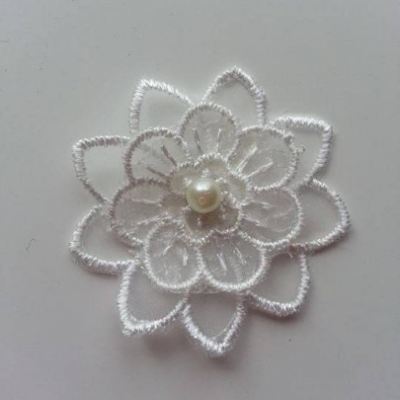 fleur en dentelle blanc  perle  45 mm