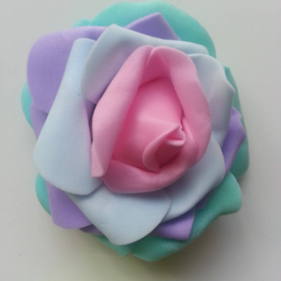 Tête de rose en mousse multicolore   70mm vert, violet bleu et rose